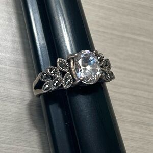 Elegant Sterling Silver Ring with Clear Gemstone Size 8.5-9